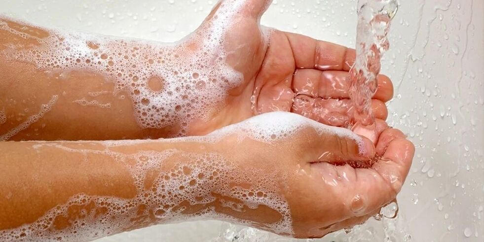 spălarea mâinilor pentru a preveni infestarea paraziților
