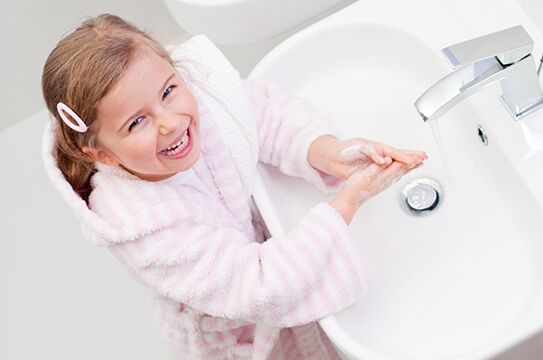 Pentru a vă proteja de infecția cu viermi, trebuie să vă spălați pe mâini